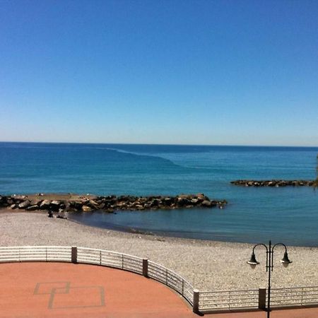 Apartamento La Casa Di Marco Ventimiglia Exterior foto