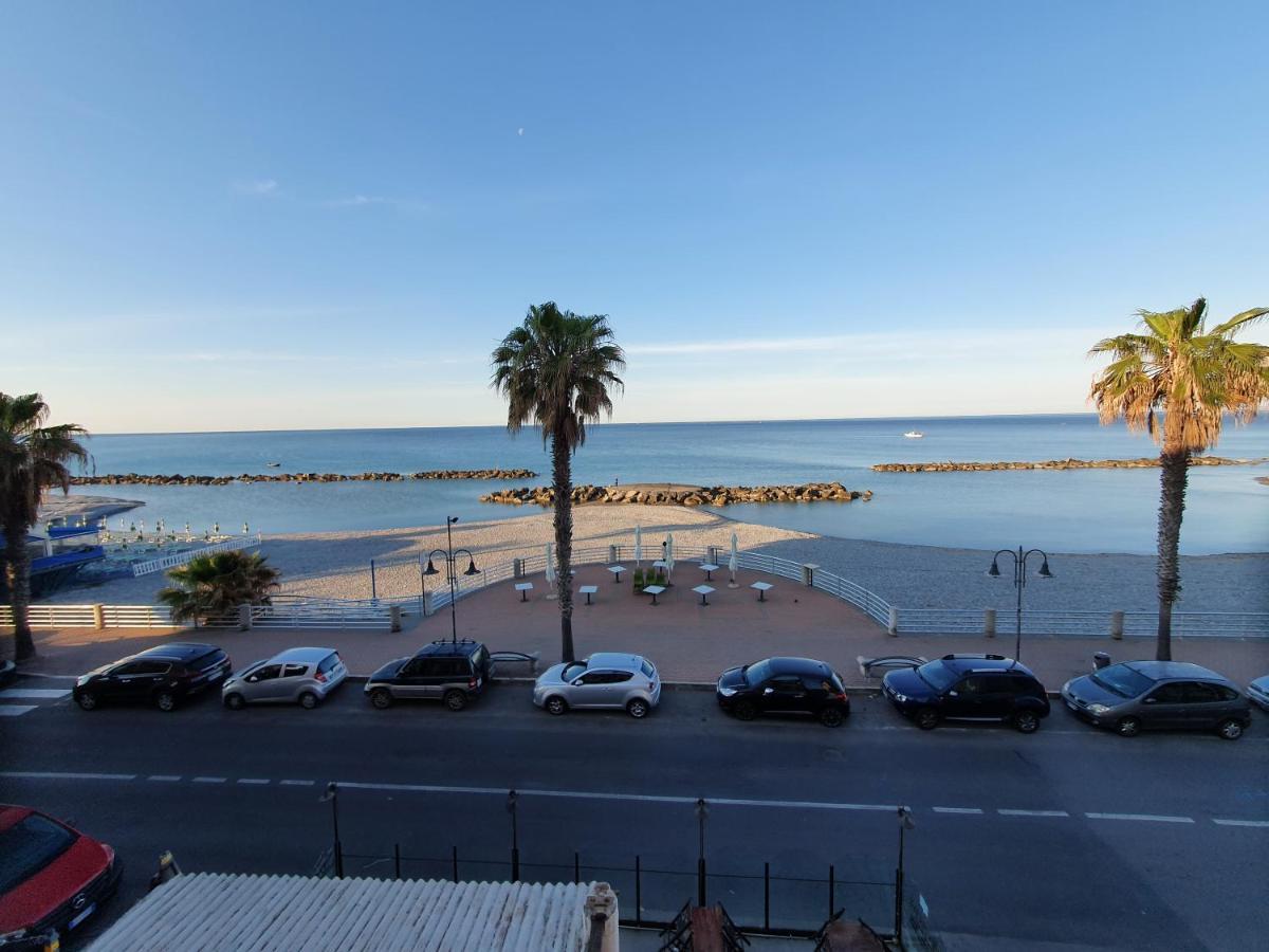 Apartamento La Casa Di Marco Ventimiglia Exterior foto