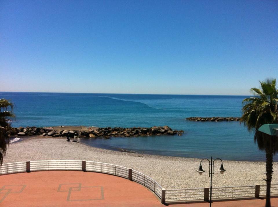 Apartamento La Casa Di Marco Ventimiglia Exterior foto